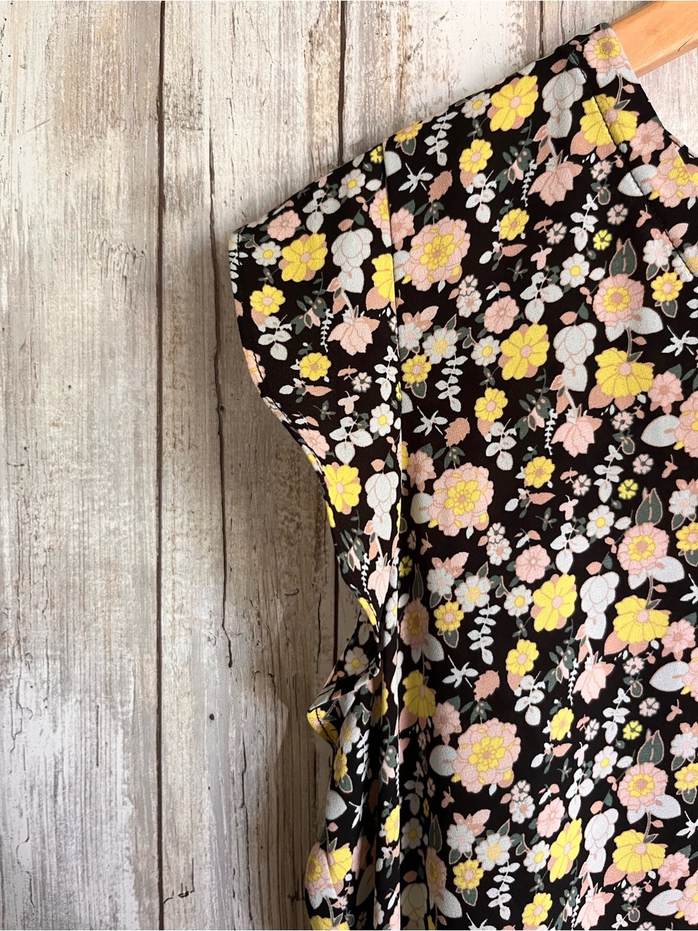 LOFT Black Floral Flutter Sleeve Blouse V-Neck Lightweight Top Small - Picture 3 of 6
